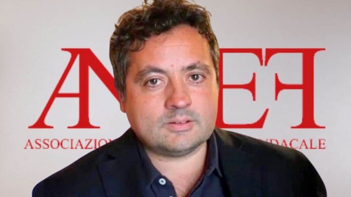 Aumenti stipendiali e doppio canale, facciamo il punto. SPECIALE con Marcello Pacifico (ANIEF) Aumenti stipendiali e doppio canale, facciamo il punto. SPECIALE con Marcello Pacifico (ANIEF)